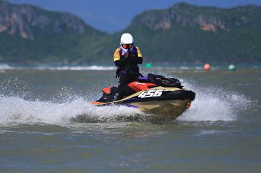 Prachuap Khiri Khan, Tayland - 6 Nisan 2025: Vana Nava Su Ormanı 'nın Fotoğrafları - Toyota Waterjet Pro Tour Tayland 2025: Prahuap Khiri Khan Bay' de. Tayland
