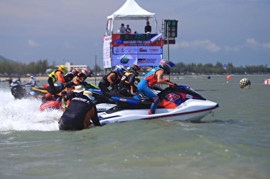 Prachuap Khiri Khan, Tayland - 6 Nisan 2025: Vana Nava Su Ormanı 'nın Fotoğrafları - Toyota Waterjet Pro Tour Tayland 2025: Prahuap Khiri Khan Bay' de. Tayland