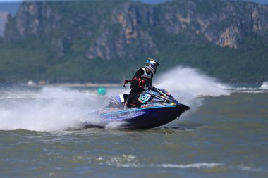 Prachuap Khiri Khan, Tayland - 6 Nisan 2025: Vana Nava Su Ormanı 'nın Fotoğrafları - Toyota Waterjet Pro Tour Tayland 2025: Prahuap Khiri Khan Bay' de. Tayland