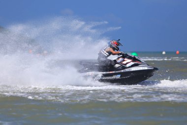 Prachuap Khiri Khan, Tayland - 6 Nisan 2025: Vana Nava Su Ormanı 'nın Fotoğrafları - Toyota Waterjet Pro Tour Tayland 2025: Prahuap Khiri Khan Bay' de. Tayland