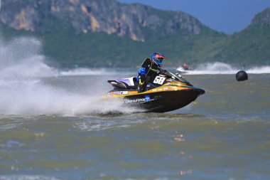 Prachuap Khiri Khan, Tayland - 6 Nisan 2025: Vana Nava Su Ormanı 'nın Fotoğrafları - Toyota Waterjet Pro Tour Tayland 2025: Prahuap Khiri Khan Bay' de. Tayland