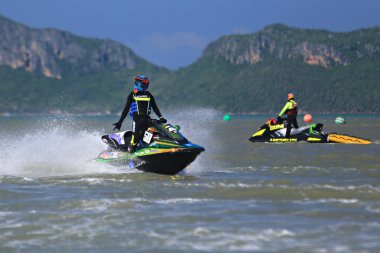 Prachuap Khiri Khan, Tayland - 6 Nisan 2025: Vana Nava Su Ormanı 'nın Fotoğrafları - Toyota Waterjet Pro Tour Tayland 2025: Prahuap Khiri Khan Bay' de. Tayland