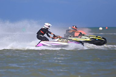 Prachuap Khiri Khan, Tayland - 6 Nisan 2025: Vana Nava Su Ormanı 'nın Fotoğrafları - Toyota Waterjet Pro Tour Tayland 2025: Prahuap Khiri Khan Bay' de. Tayland