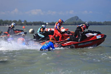 Prachuap Khiri Khan, Tayland - 6 Nisan 2025: Vana Nava Su Ormanı 'nın Fotoğrafları - Toyota Waterjet Pro Tour Tayland 2025: Prahuap Khiri Khan Bay' de. Tayland