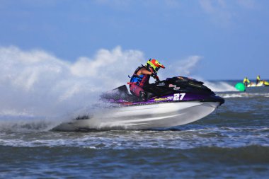 Prachuap Khiri Khan, Tayland - 6 Nisan 2025: Vana Nava Su Ormanı 'nın Fotoğrafları - Toyota Waterjet Pro Tour Tayland 2025: Prahuap Khiri Khan Bay' de. Tayland