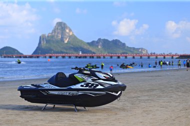 Prachuap Khiri Khan, Tayland - 6 Nisan 2025: Vana Nava Su Ormanı 'nın Fotoğrafları - Toyota Waterjet Pro Tour Tayland 2025: Prahuap Khiri Khan Bay' de. Tayland
