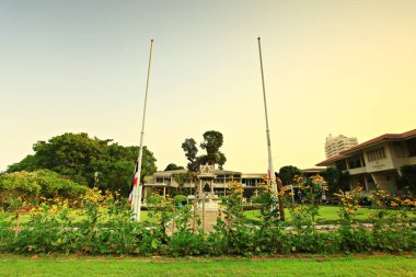 Kraliçe Savang Vadhana Memorial Hastanesi 'nin VIP ev manzarası. Sriracha şehrinin ünlü devlet hastanesi Chon Buri, Tayland 