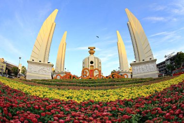 Demokrasi Anıtı, Tayland 'ın Bangkok kentindeki bir anayasa anıtıdır. 