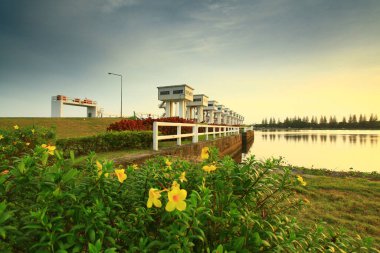 Kraliyet tarafından başlatılan Pak Phanang Nehri Havza Geliştirme Projesi, Nakhon Si Thammarat, Tayland 