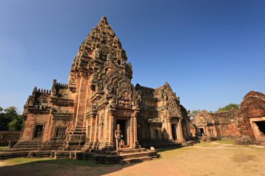 Phanom Rung Tarihi Parkı, Tayland 'ın Buriram ilinin Chaloem Phrakiat ilçesinde bulunan bir Hindu Khmer İmparatorluğu tapınağıdır.