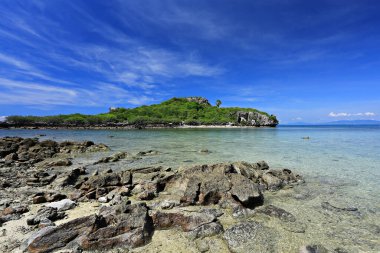 Koh Chan Adası 'nın manzarası, temiz su ve Tayland' ın Prachuap Khiri Khan Eyaleti 'ndeki Wanakorn Ulusal Parkı' ndaki güzel mercan manzarası.