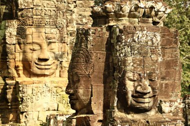 Bayon tapınağındaki dev taş surat. Angkor Thom, Siem Reap, Kamboçya 'da popüler turistik ilgi 