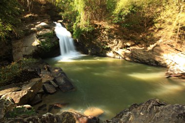 Mae Wang Şelalesi 'nin manzarası, Tayland' ın Mae Wang Bölgesi Chiang Mai bölgesinde küçük bir şelaledir. 