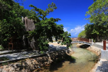 Tayland 'ın Surat Thani eyaletindeki Koh Tao adalarındaki Jor Por Ror Körfezi manzarası 