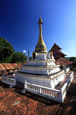 Mae Hong Son ilindeki Wat kam ko Tapınağındaki antik tapınağın güzel manzarası, Tayland 