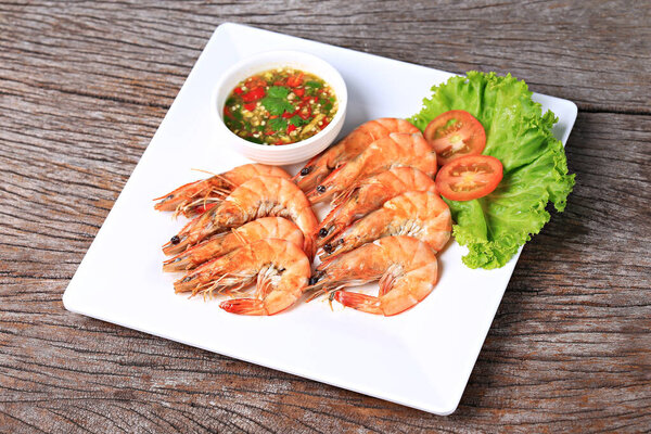 Fresh sea shrimp grilled over charcoal until cooked, served with Thai seafood sauce, Food photography for use in menus 
