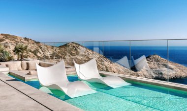 Modern beyaz şezlonglar ve okyanus manzaralı lüks sonsuzluk havuzu. Cam parmaklıklı minimalist tasarım, kıyı manzarası ve rahatlatıcı yaz atmosferi..