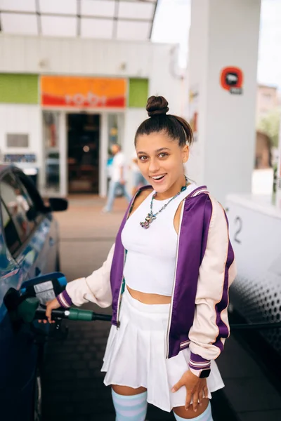 Cheerful Young Woman Brunette Filling Her Car Fuel Gas Station — Foto Stock