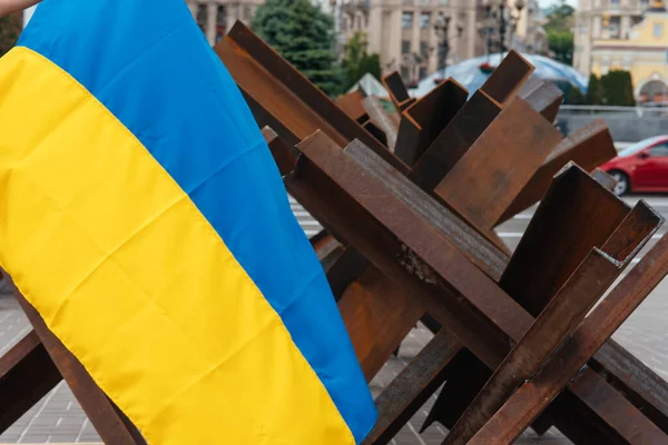 Ukrainian Flag Hangs Barricades Street — Stockfoto