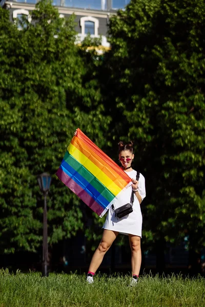 Young Woman Lgbt Pride Flag Park — ストック写真