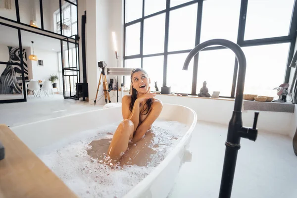 Pretty Young Woman Taking Bath Home — Stock Photo, Image