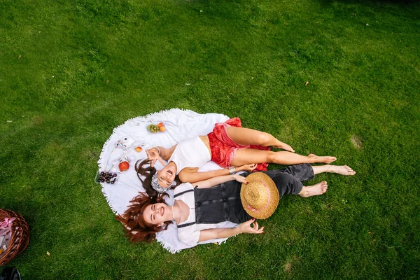 Two Women Having Picnic Together Laying Plaid Lawn — Φωτογραφία Αρχείου