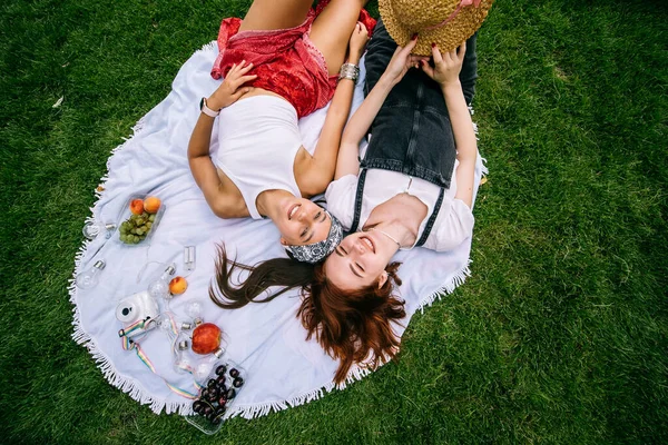 Two Women Having Picnic Together Laying Plaid Lawn — Fotografia de Stock