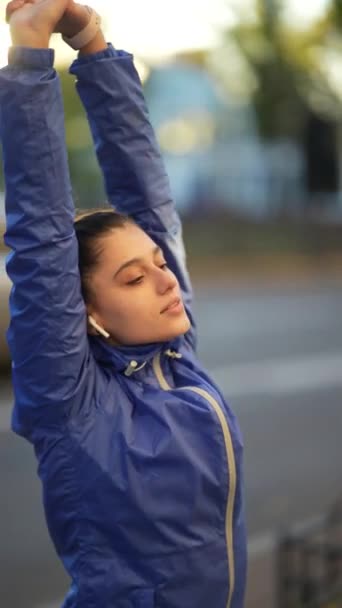 Fitness Runner Woman Stretching Warming Running Idrottare Kvinnlig Träning Sportswear — Stockvideo