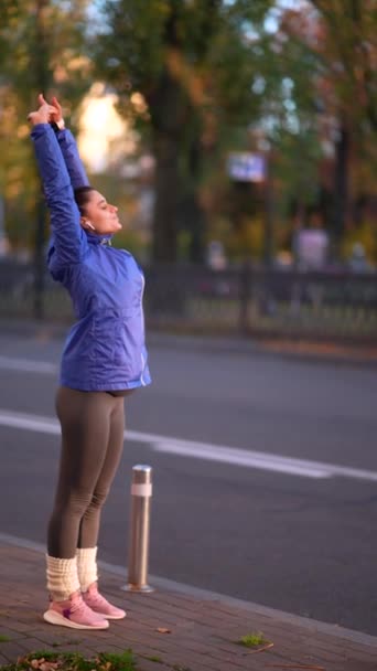 Fitness Runner Woman Stretching Warming Running Idrottare Kvinnlig Träning Sportswear — Stockvideo