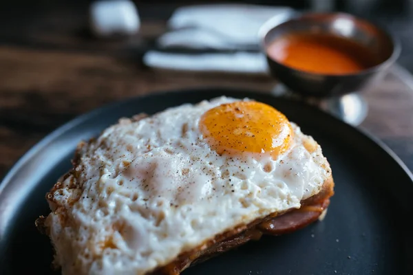 Toast Cheese Sausage Covered Fried Egg Plate Selective Focus Top — Stockfoto