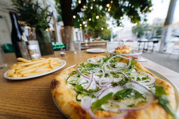 街头快餐中的素食披萨 — 图库照片