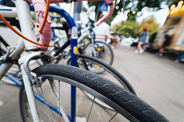 Велосипедные Колеса Улице — стоковое фото