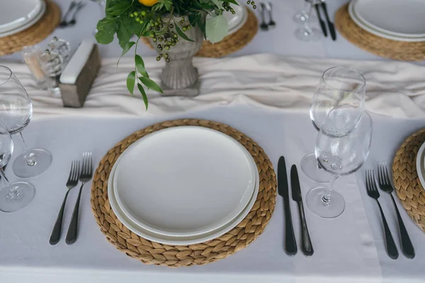 Festive Table Wedding Party Decorated Lemon Arrangements Table Plates Napkins — Stock Photo, Image