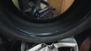 araba tekerlek dengeleyici atölye üzerinde Dengeleme mühendisi