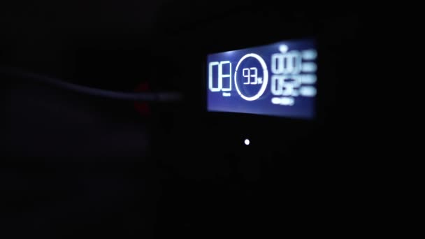 Elektrik Kesintisi Sırasında Şarj Istasyonu Ekranı Yakın Görüş — Stok video