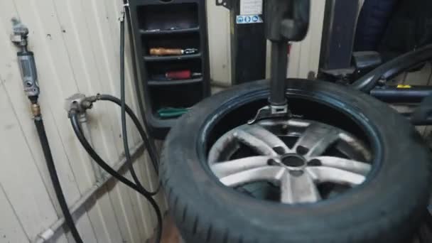 Maskinbalanserende Bilhjul Balanser Verksted – stockvideo