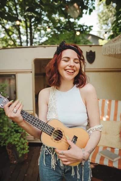 Happy Hippie Girl Having Good Time Playing Guitar Camper Trailer — Stock Photo, Image