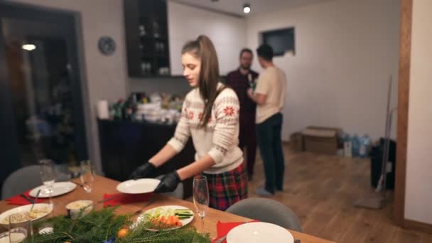 Noel Partisi Için Güzel Bir Kız Yüksek Kalite Görüntü — Stok video
