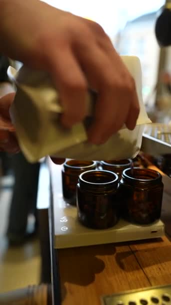 Barista Maakt Koffie Proces Van Het Maken Van Drank Coffeeshop — Stockvideo