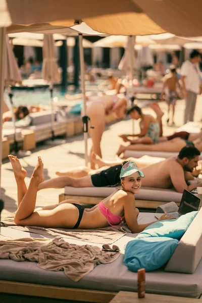 Beautiful Girl Bikini Laying Sunbathing Beach High Quality Photo — Stock Photo, Image