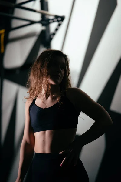 Athletisch Schöne Frau Macht Ihre Cross Fitness Bodybuilding Gym Training — Stockfoto