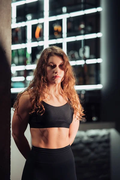Atletica Bella Donna Suo Cross Fitness Routine Allenamento Bodybuilding — Foto Stock