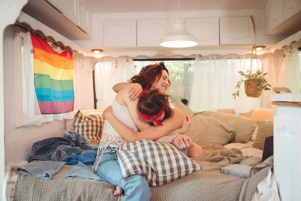Retrato Una Linda Pareja Lesbianas Dos Chicas Pasan Tiempo Juntas — Foto de Stock