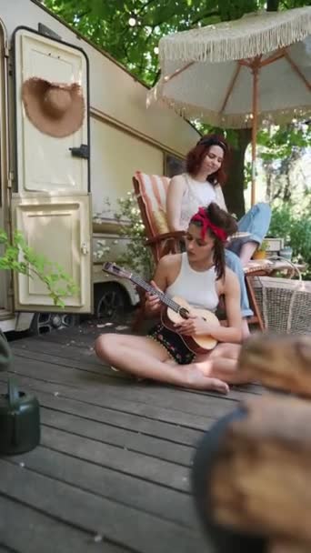 Happy Hippie Girls Having Good Time Together Camper Trailer Holiday — Vídeo de stock