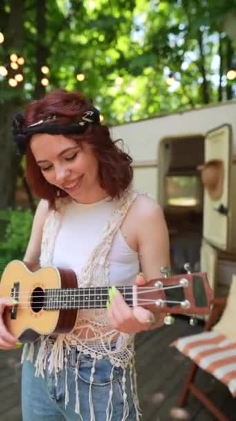 Beautiful Hippie Girl Singing Playing Guitar Singing Trailer High Quality — Video