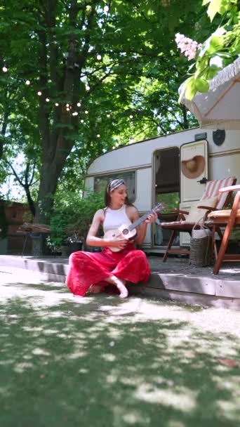 Beautiful Hippie Girl Singing Song Playing Guitar Trailer High Quality — Video