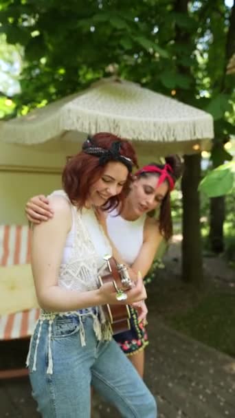 Two Beautiful Hippie Girls Playing Guitar Laughing Trailer High Quality — Wideo stockowe