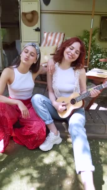 Two Beautiful Hippie Girls Singing Song Sitting Terrace Trailer Guitar — Vídeo de Stock