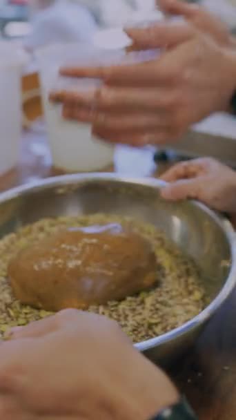 Kepek Tohumla Ekmek Pişirmek Yüksek Kalite Görüntü — Stok video