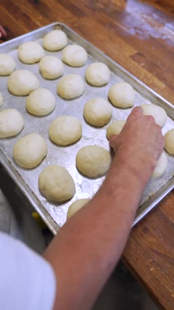 Deegporties Vormen Voor Broodjes Ambachtelijke Bakkerij Hoge Kwaliteit Beeldmateriaal — Stockvideo